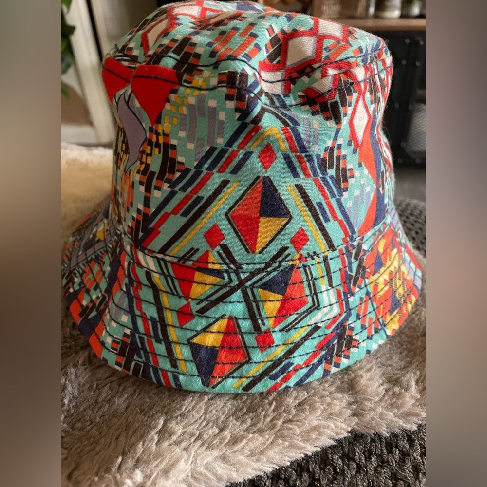 Bucket hat
